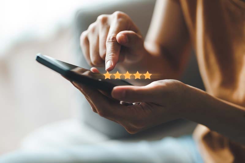 évaluer un service 5 étoiles sur un smartphone